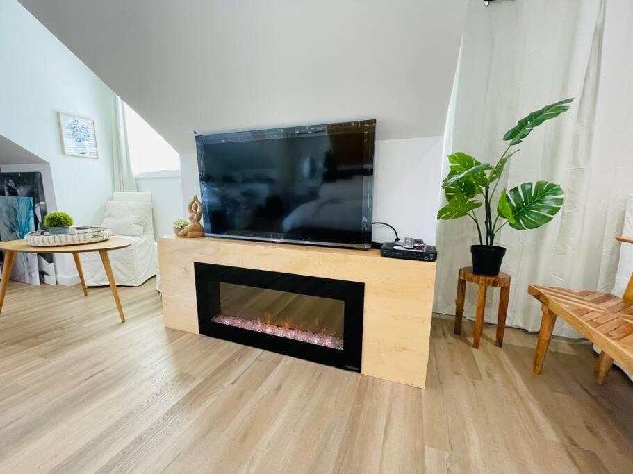 Stylish Cozy One Bedroom Studio With Free Parking Victoria Kültér fotó