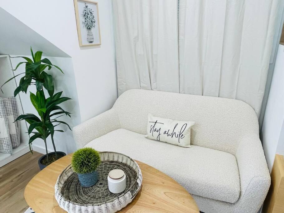 Stylish Cozy One Bedroom Studio With Free Parking Victoria Kültér fotó