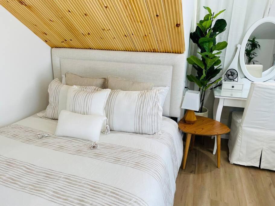 Stylish Cozy One Bedroom Studio With Free Parking Victoria Kültér fotó