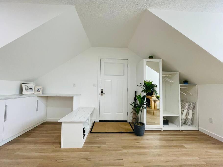 Stylish Cozy One Bedroom Studio With Free Parking Victoria Kültér fotó