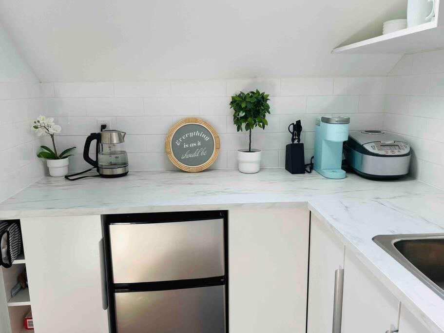 Stylish Cozy One Bedroom Studio With Free Parking Victoria Kültér fotó